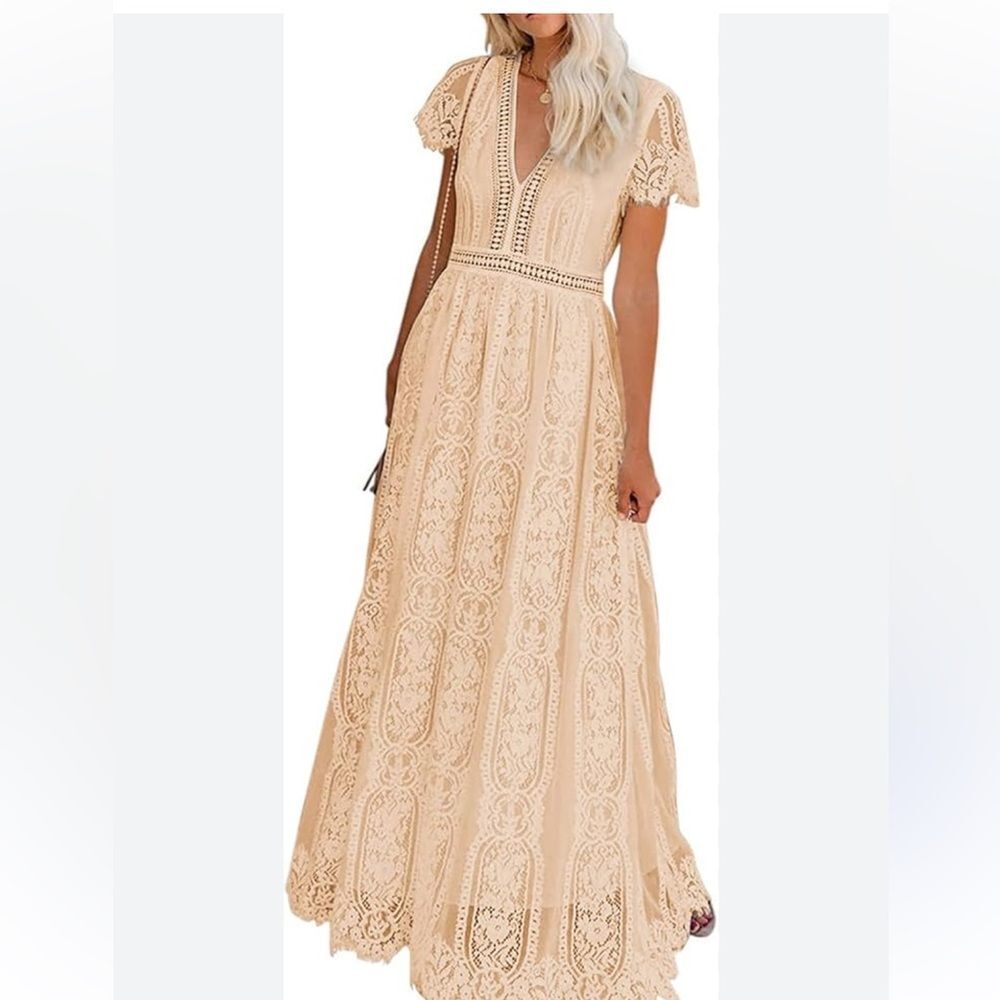 Chic Lace Maxi Dress in Cream